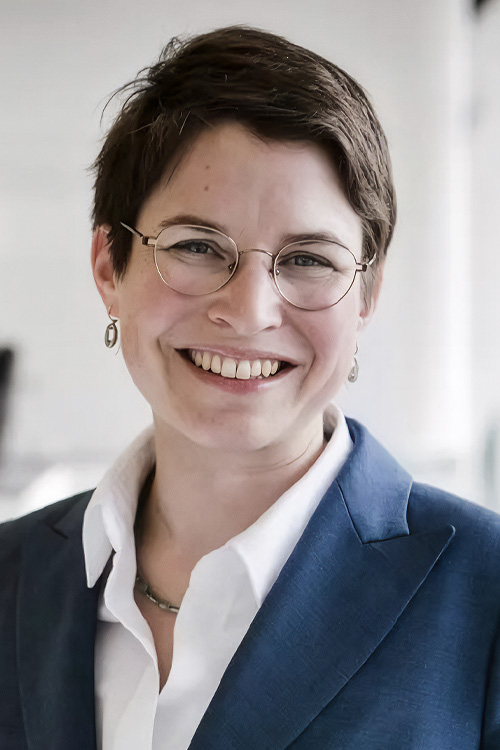 Dr. Cathrin Wesch-Potente, Vorstandsmitglied beim OWL MASCHINENBAU e. V. sowie Chief Process Digital Officer und Mitglied der Geschäftsleitung der Böllhoff Gruppe.