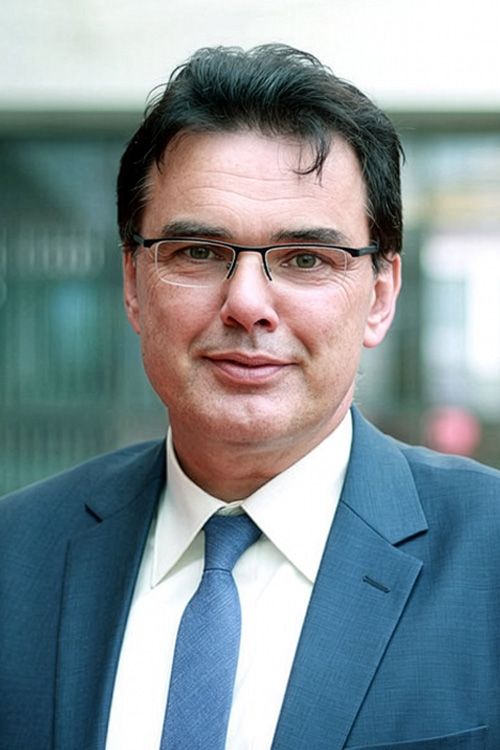 Prof. Dr.-Ing. Jürgen Jasperneite, Vorstandsmitglied beim OWL MASCHINENBAU e. V. und Institutsleiter des Fraunhofer IOSB-INA.